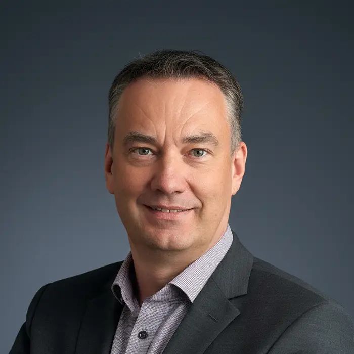 Portraitbild des Geschäftsführers Adrian Potstada